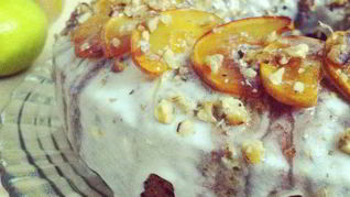 Рецепт Осенний кекс с айвой и грецким орехом