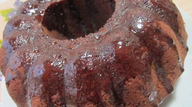 Рецепт Шоколадный кекс с изюмом и орехами