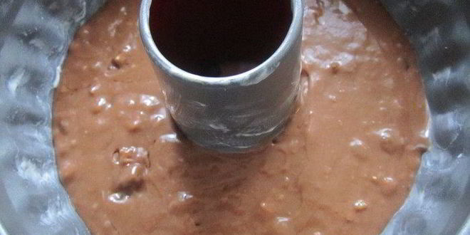 Рецепт шоколадный кекс с изюмом и орехами