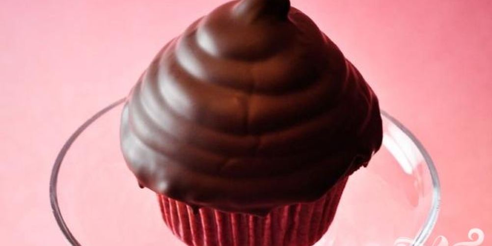 Как приготовить шоколадные капкейки с кремом и шоколадной глазурью