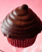 Шоколадные капкейки с кремом и шоколадной глазурью