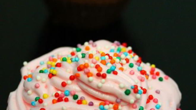 Рецепт Шоколадные капкейки со взбитыми сливками