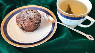 Рецепт Шоколадные кексы с бананом и черной смородиной