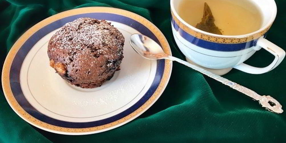 Как приготовить шоколадные кексы с бананом и черной смородиной