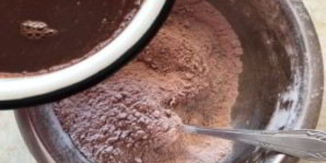 Рецепт шоколадные кексы с бананом и черной смородиной