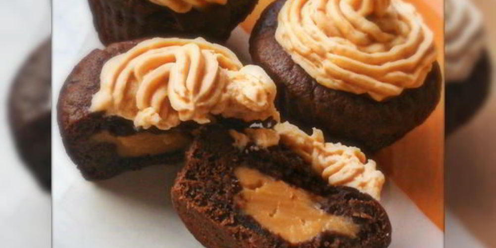 Рецепт шоколадные кексы с бананом и черной смородиной