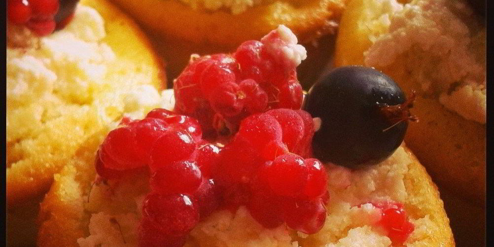 Как приготовить творожные кексы с ягодами