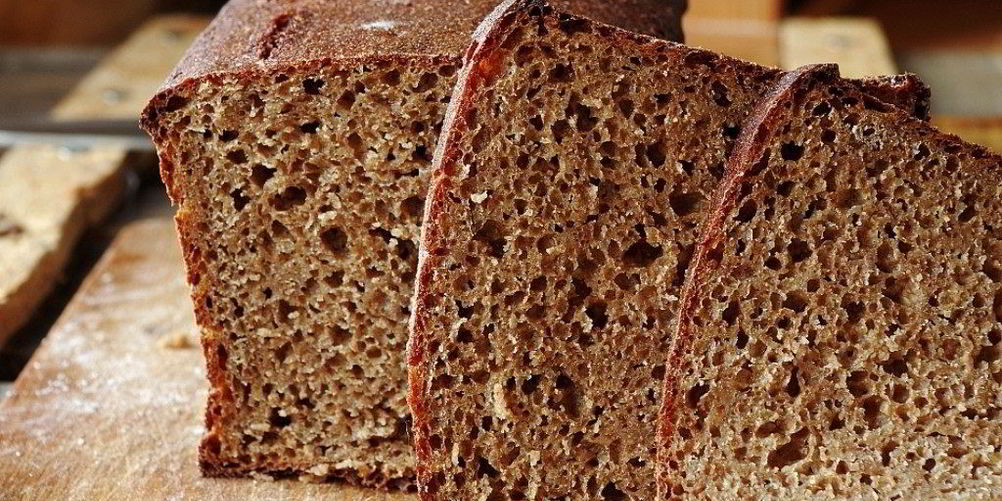 Как приготовить черный хлеб простой