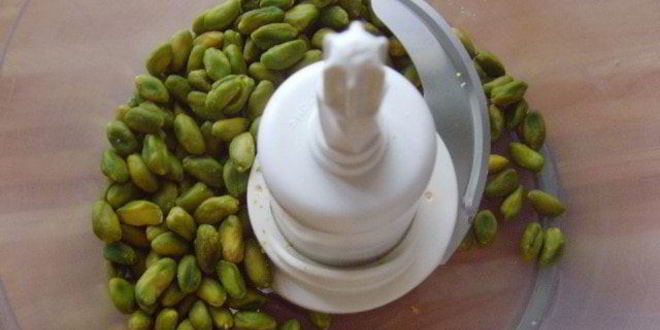 Рецепт хала с курагой и фисташками