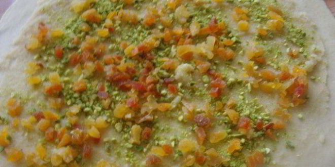 Рецепт хала с курагой и фисташками