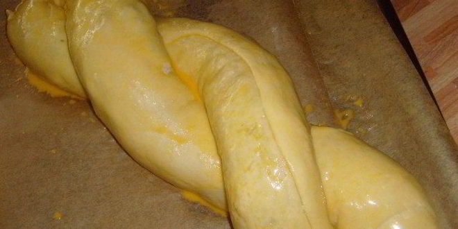 Рецепт хала с курагой и фисташками