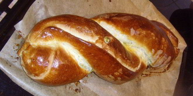 Рецепт хала с курагой и фисташками