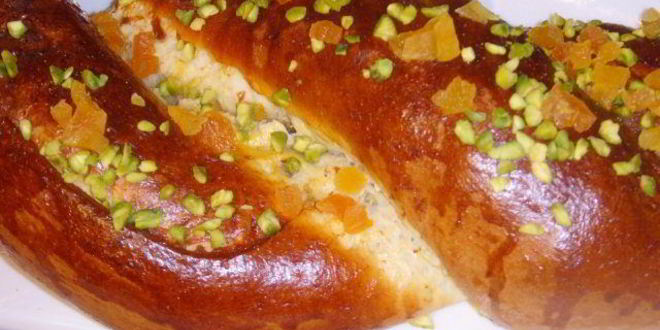 Рецепт хала с курагой и фисташками