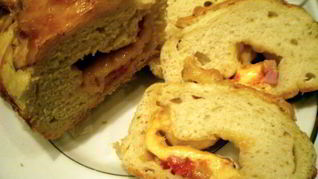 Рецепт Хлеб с начинкой из бекона и перца