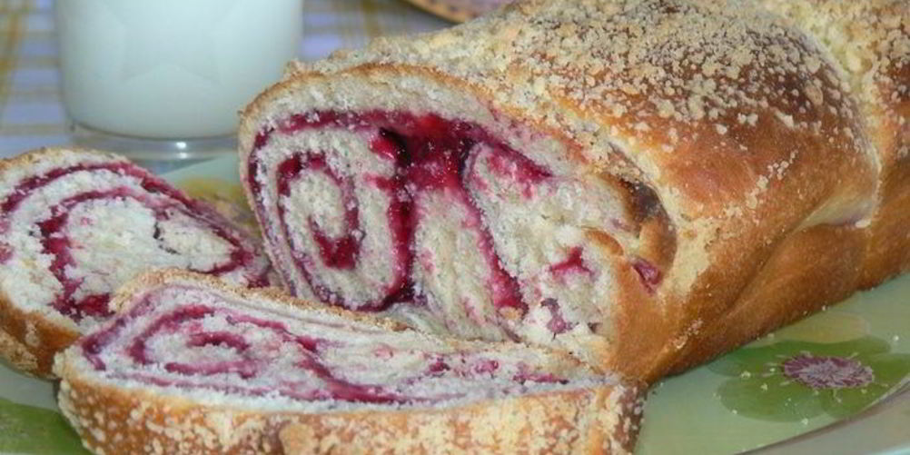 Как приготовить хлеб со штрейзелем и смородиной