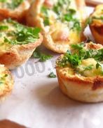 Корзиночки из тостового хлеба с колбасой и сыром