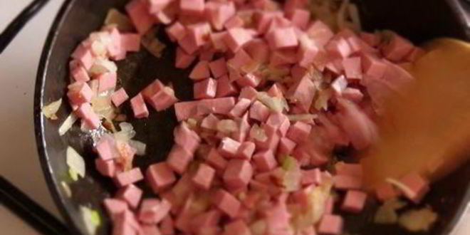 Рецепт корзиночки из тостового хлеба с колбасой и сыром