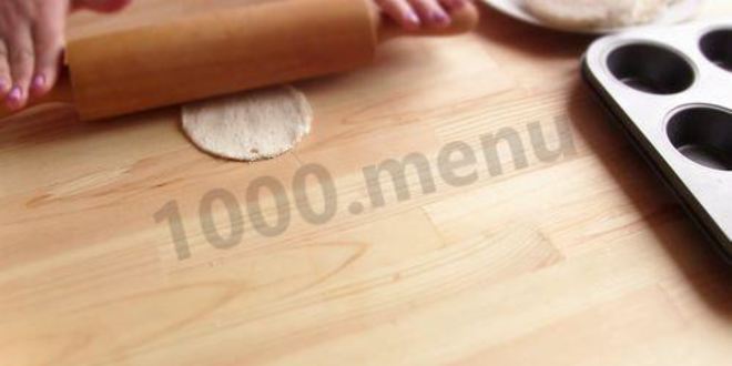 Рецепт корзиночки из тостового хлеба с колбасой и сыром