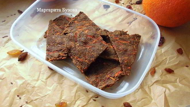 Рецепт Льняные хлебцы с изюмом и морковкой