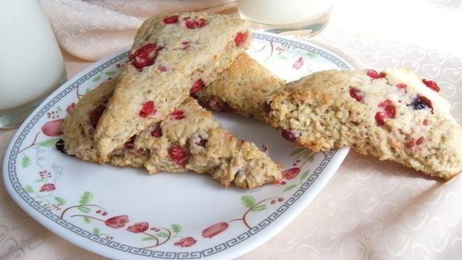 Рецепт Овсяно-кокосовые сконы со смородиной