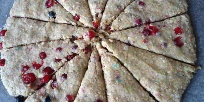 Рецепт овсяно-кокосовые сконы со смородиной