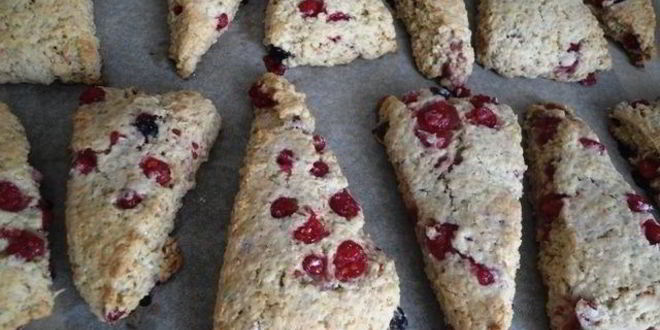 Рецепт овсяно-кокосовые сконы со смородиной