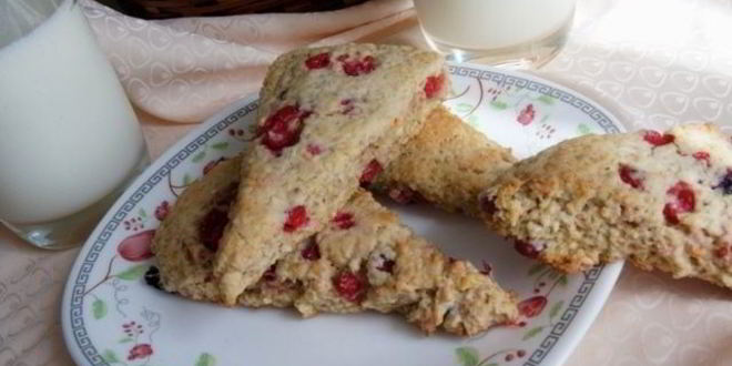 Рецепт овсяно-кокосовые сконы со смородиной