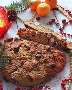 Рождественский хлеб с клюквой и орехами