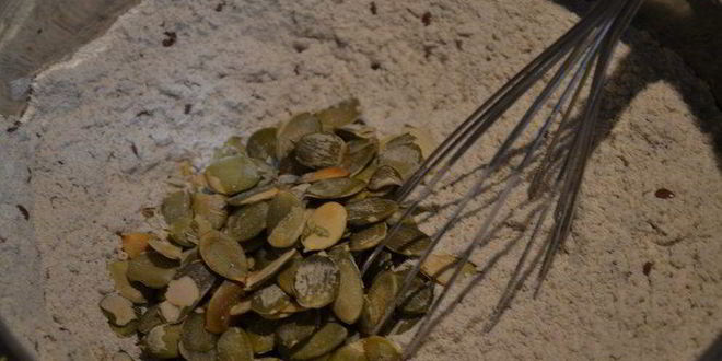 Рецепт ржаной хлеб с тыквенными и льняными семечками