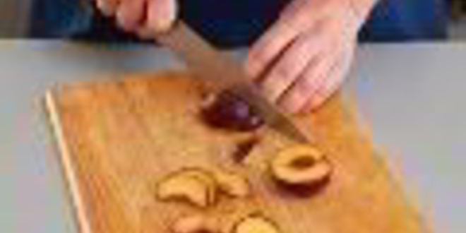 Рецепт тосты из черного хлеба с творогом и сливами