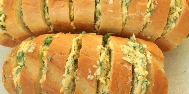 Рецепт запеченный батон с сыром и чесноком