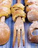 Запеченный дрожжевой хлеб с оливками