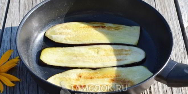 Рецепт конвертики из баклажанов с помидорами и плавленым сыром