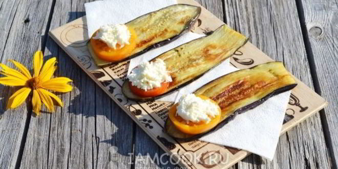 Рецепт конвертики из баклажанов с помидорами и плавленым сыром