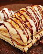 Конвертики из слоеного теста с мороженым