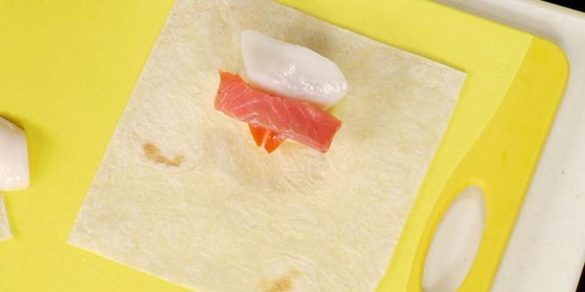 Рецепт конвертики с гребешками, семгой и сыром
