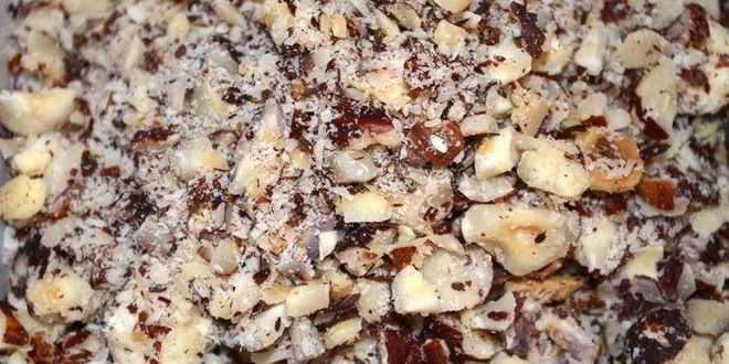 Рецепт бездрожжевая кефирная лепешка с фундуком и черносливом