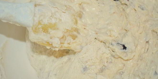 Рецепт бездрожжевая кефирная лепешка с фундуком и черносливом