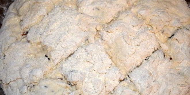 Рецепт бездрожжевая кефирная лепешка с фундуком и черносливом