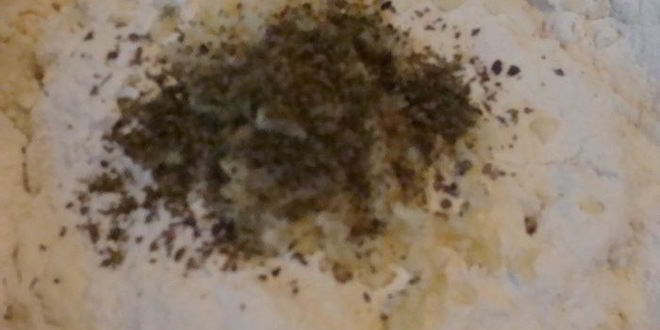 Рецепт чесночная фокачча с майораном и тыквенными семечками