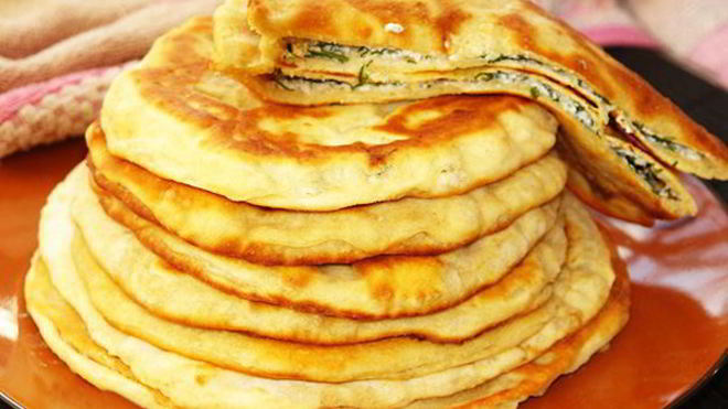 Рецепт Домашние сырные лепешки с зеленым луком