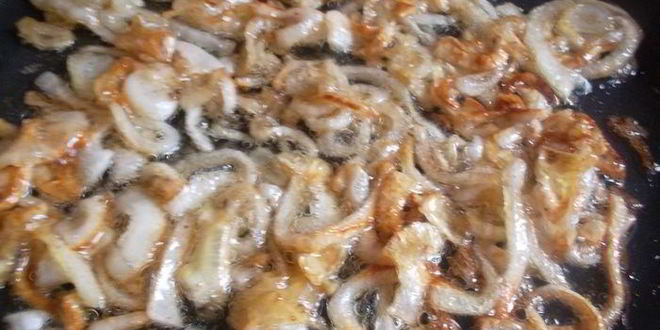 Рецепт фокачча с брынзой и карамелезированным луком