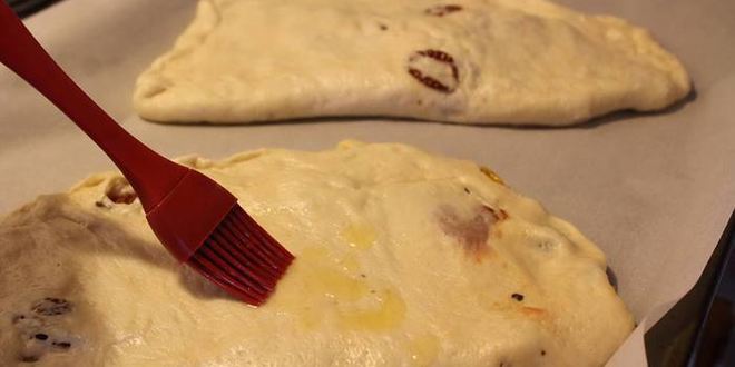 Рецепт фокачча с моцареллой, базиликом и вялеными помидорами