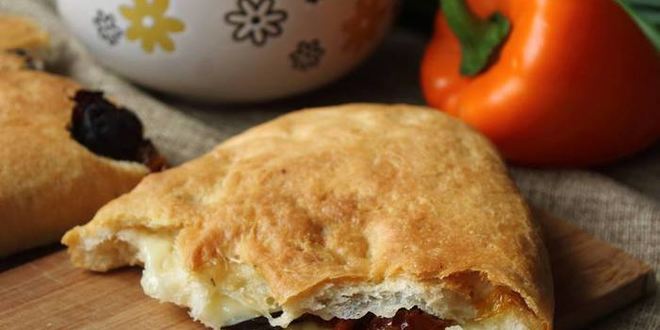 Рецепт фокачча с моцареллой, базиликом и вялеными помидорами