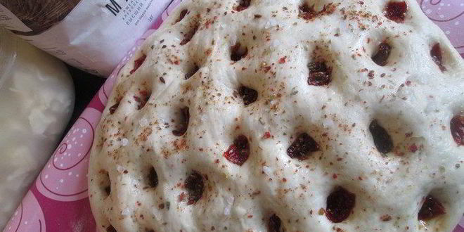 Рецепт фокачча с орегано, паприкой и вялеными томатами