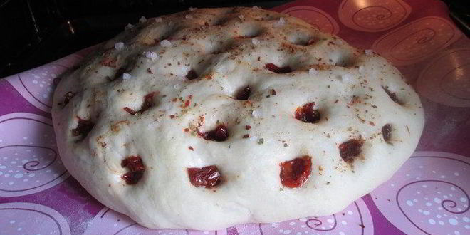 Рецепт фокачча с орегано, паприкой и вялеными томатами