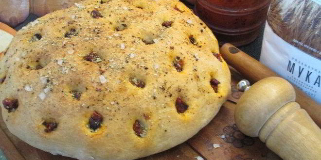 Рецепт фокачча с орегано, паприкой и вялеными томатами