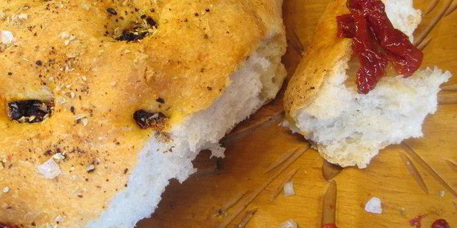 Рецепт фокачча с орегано, паприкой и вялеными томатами