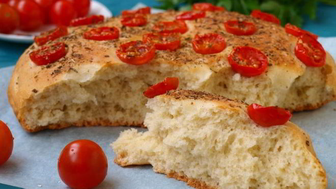 Рецепт Фокачча с помидорами черри и ароматными травами