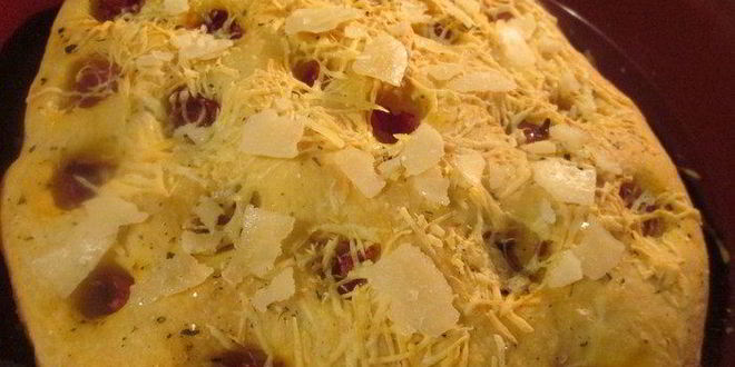 Рецепт фокачча с вялеными помидорами и пармезаном